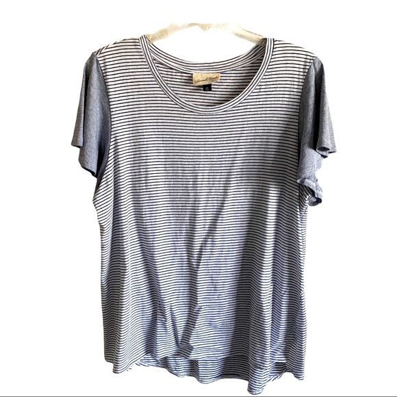 Universal Thread tee - Picture 1 of 4